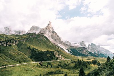 Il Cimon della Pala dal Rolle, verso le nove e mezza. Nuvole basse ma niente pioggia.